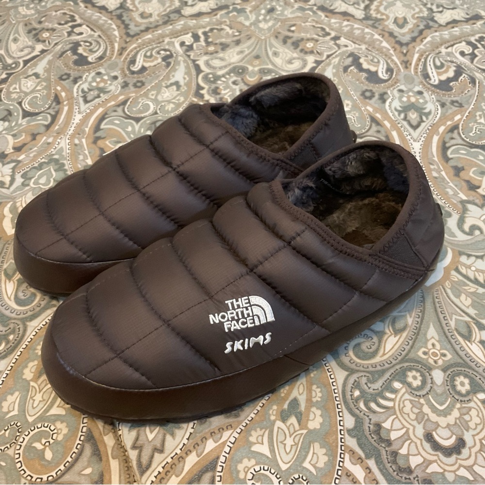 New The North Face X Skims Thermoball Traction Mules V Cocoa Slip On Sz 8